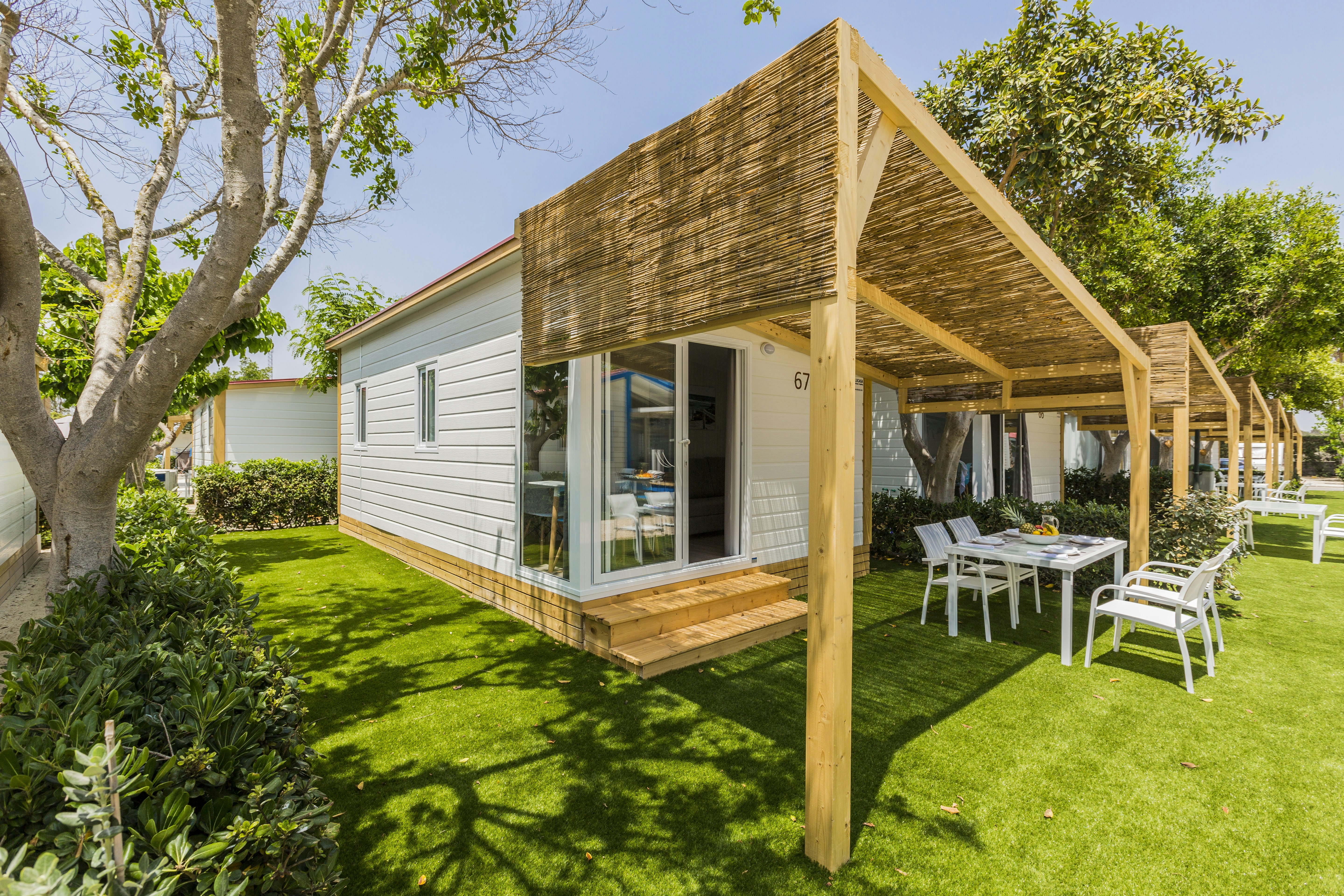 Alannia Guardamar  - Mobilheim mit Terrasse auf dem Campingplatz