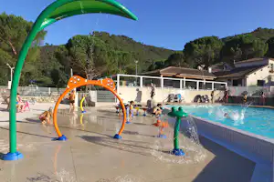Camping Mas de la Cam - Wasserspielplatz am Pool vom Campingplatz