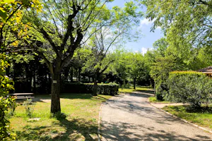 Camping Mas de Nicolas Camping Sunêlia Mas de Nicolas - Standplätze zwischen Büschen und Bäumen