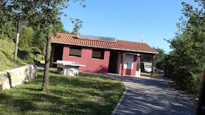 Camping Mas Llinas - Außenansicht des Sanitärgebäudes