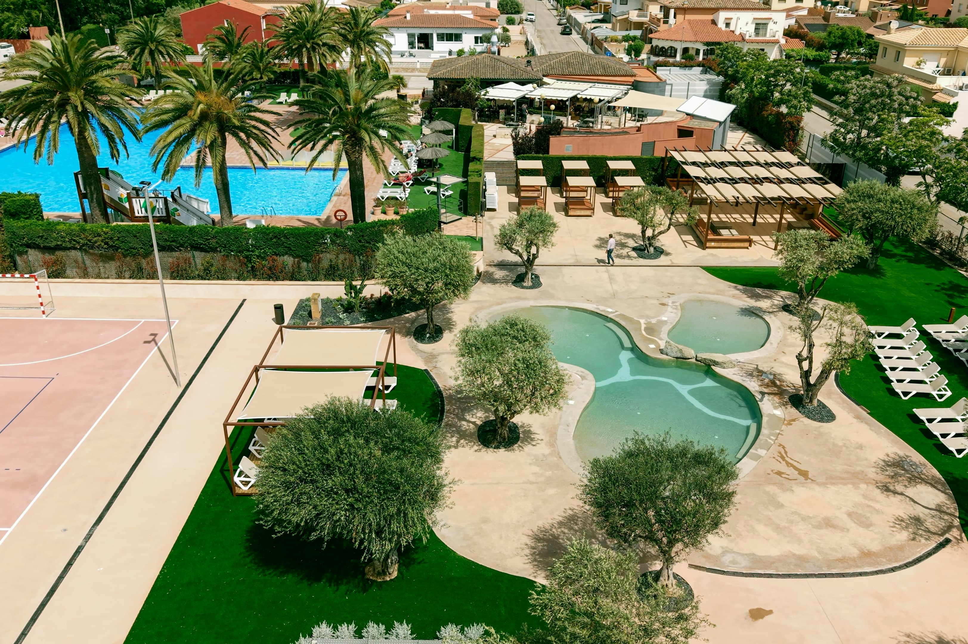 Camping Mas Nou  - Luftaufnahme des Campingplatzes mit Freibad