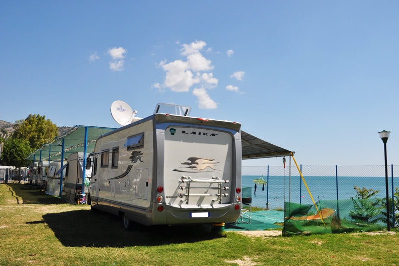 Camping Mattinata  -  Wohnwagen- und Zeltstellplatz am Meer