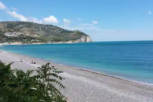 Camping Mattinata - Strand am Campingplatz