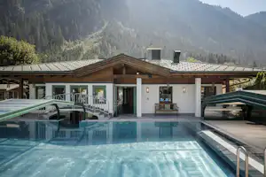 Camping Mayrhofen - Pool im Freien auf dem Campingplatz