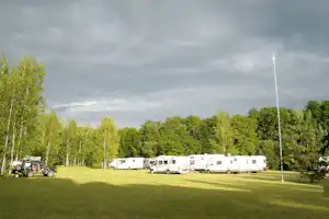 Camping Medaus Slėnis - Wohnwagenstellplätze auf dem Campingplatz im Grünen