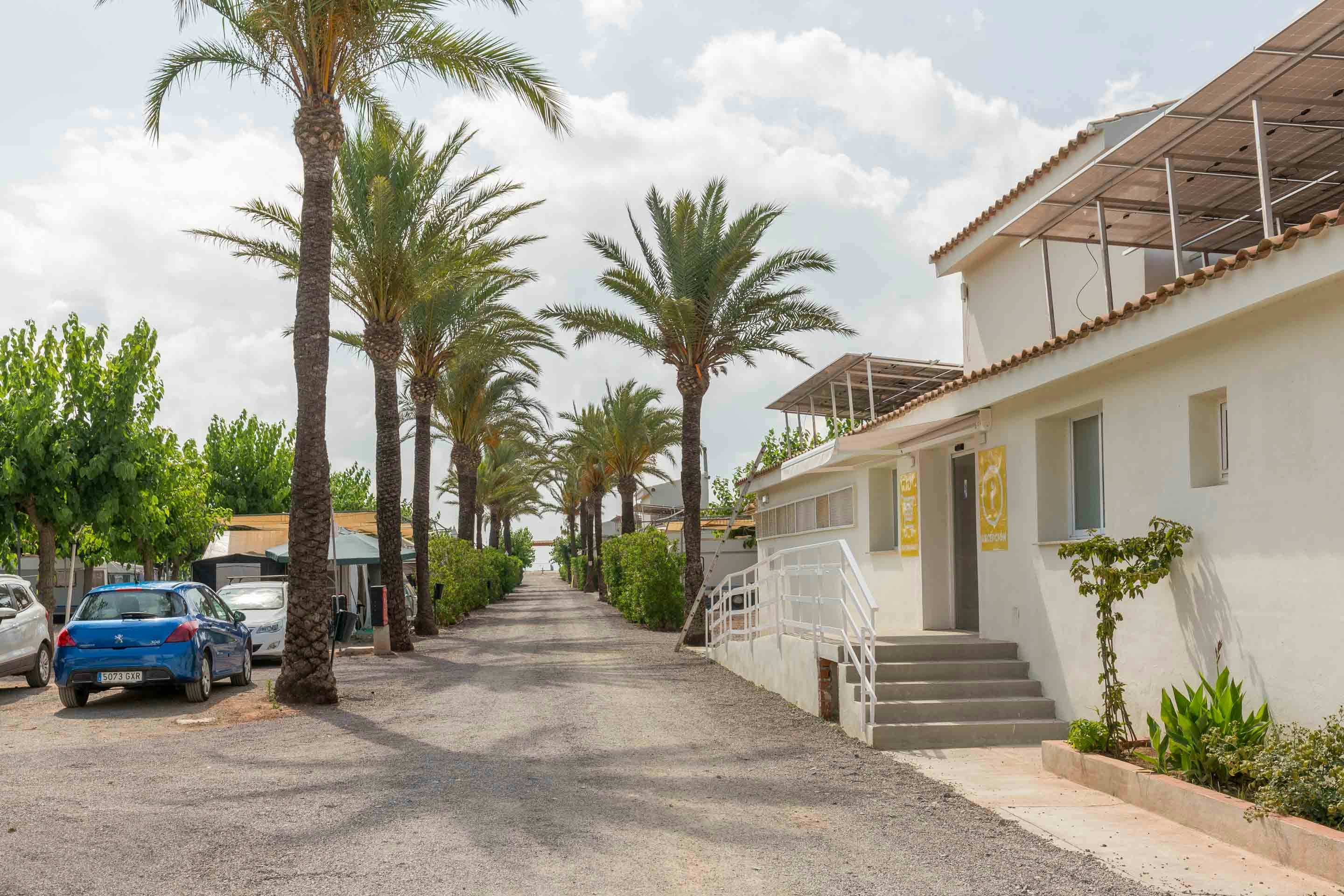 Camping tres estrellas Mediterráneo  Camping Mediterráneo - Außenansicht der Rezeption