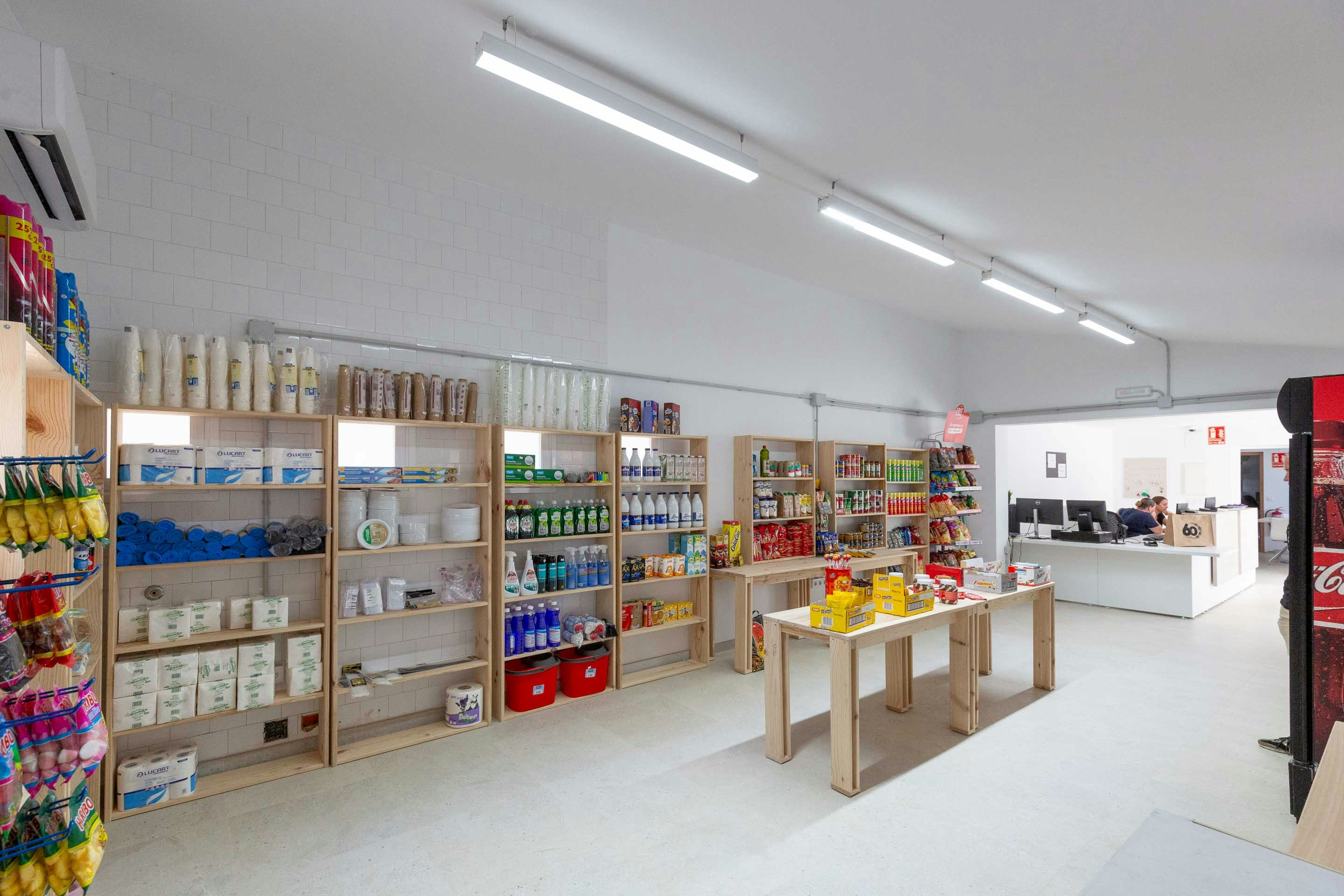 Camping tres estrellas Mediterráneo  Camping Mediterráneo - Minimarkt auf dem Campingplatz