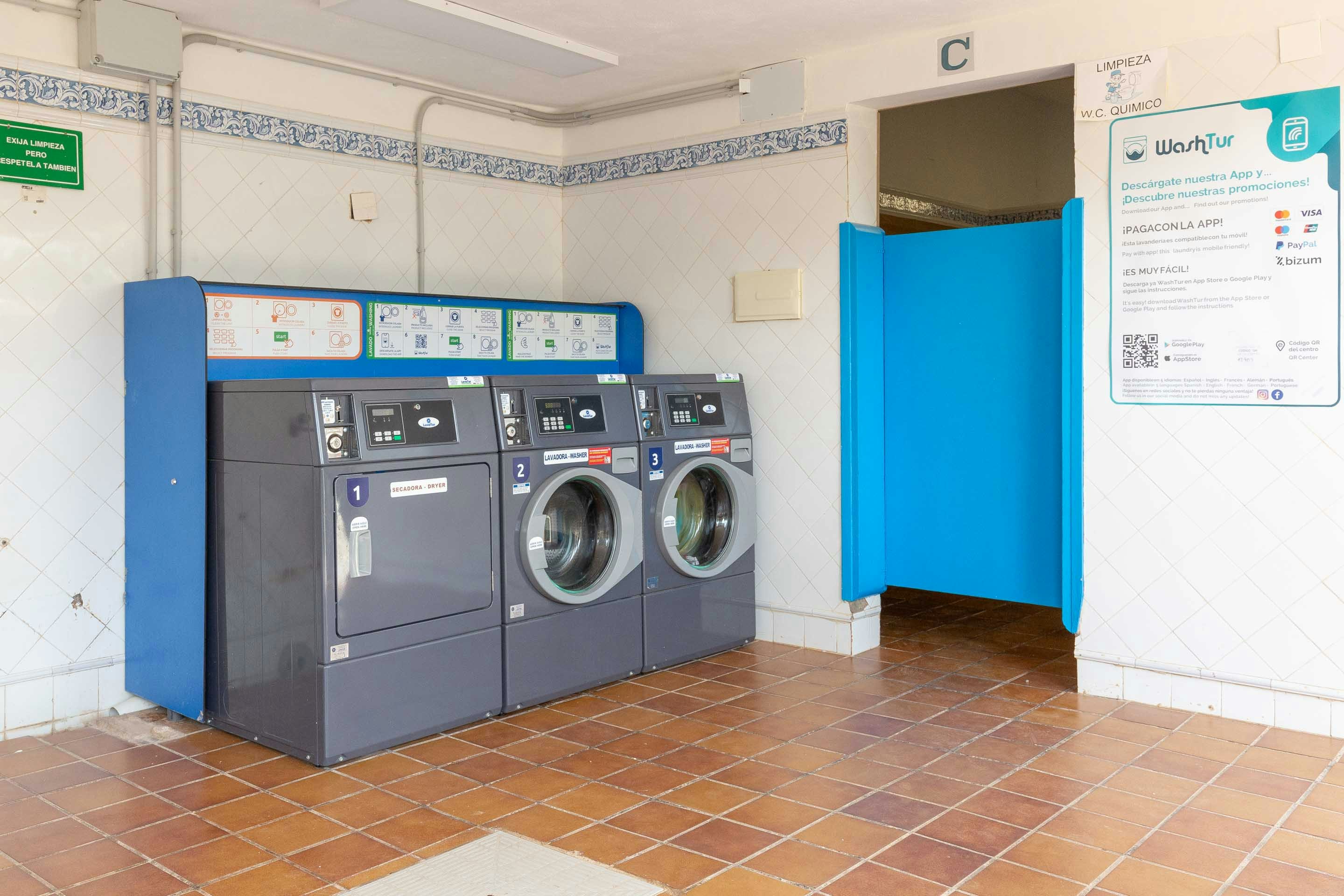 Camping tres estrellas Mediterráneo  Camping Mediterráneo - Wäscheraum auf dem Campingplatz