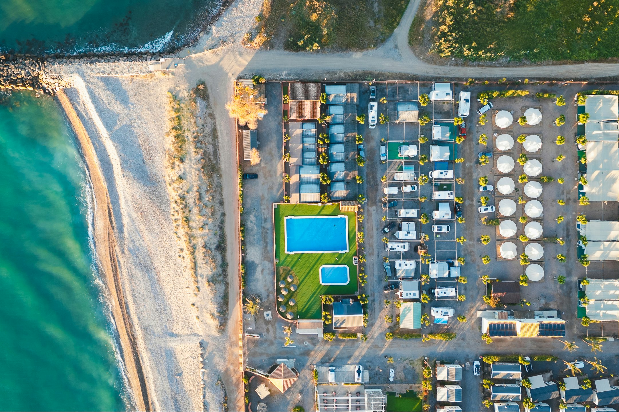 HolaCamp Chilches  - Campingplatz aus der Vogelperspektive