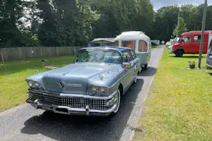 Camping Memling - Caravans und Oldtimer auf dem Campingplatz