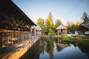 Camping Menina - Restaurant Terrasse mit Blick auf den See