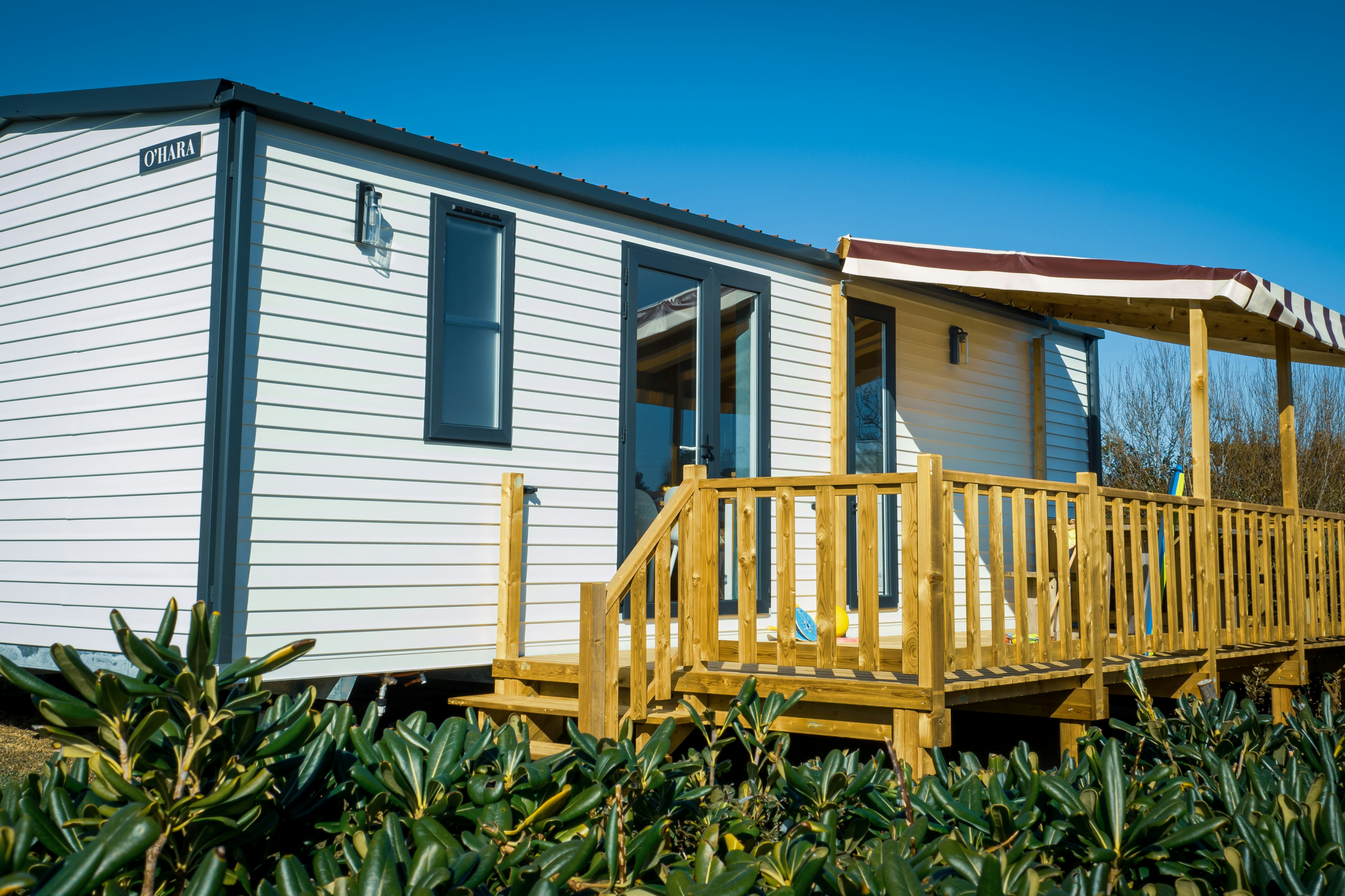 Camping Merko Lacarra  - Mobilheim mit Terrasse auf dem Campingplatz
