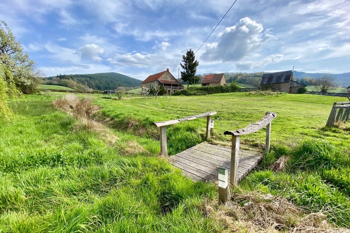 Camping Mesles - Blick in die Umgebung des Campingplatzes