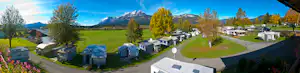 Camping Michelnhof - Panorama des Campingplatzes mit Blick auf die Berge