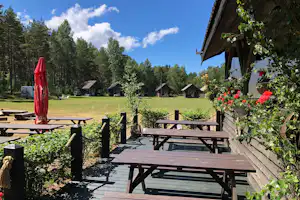 Camping Miķeļbāka - Restaurant-Tische im Freien