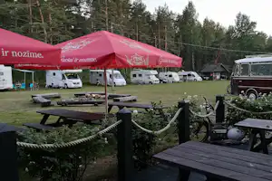 Camping Miķeļbāka -Restaurant-Tische im Freien und