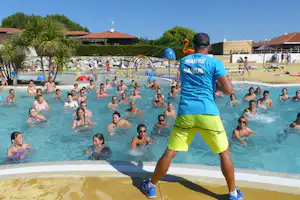 Camping Mimizan Plage - Animation im Pool vom Campingplatz