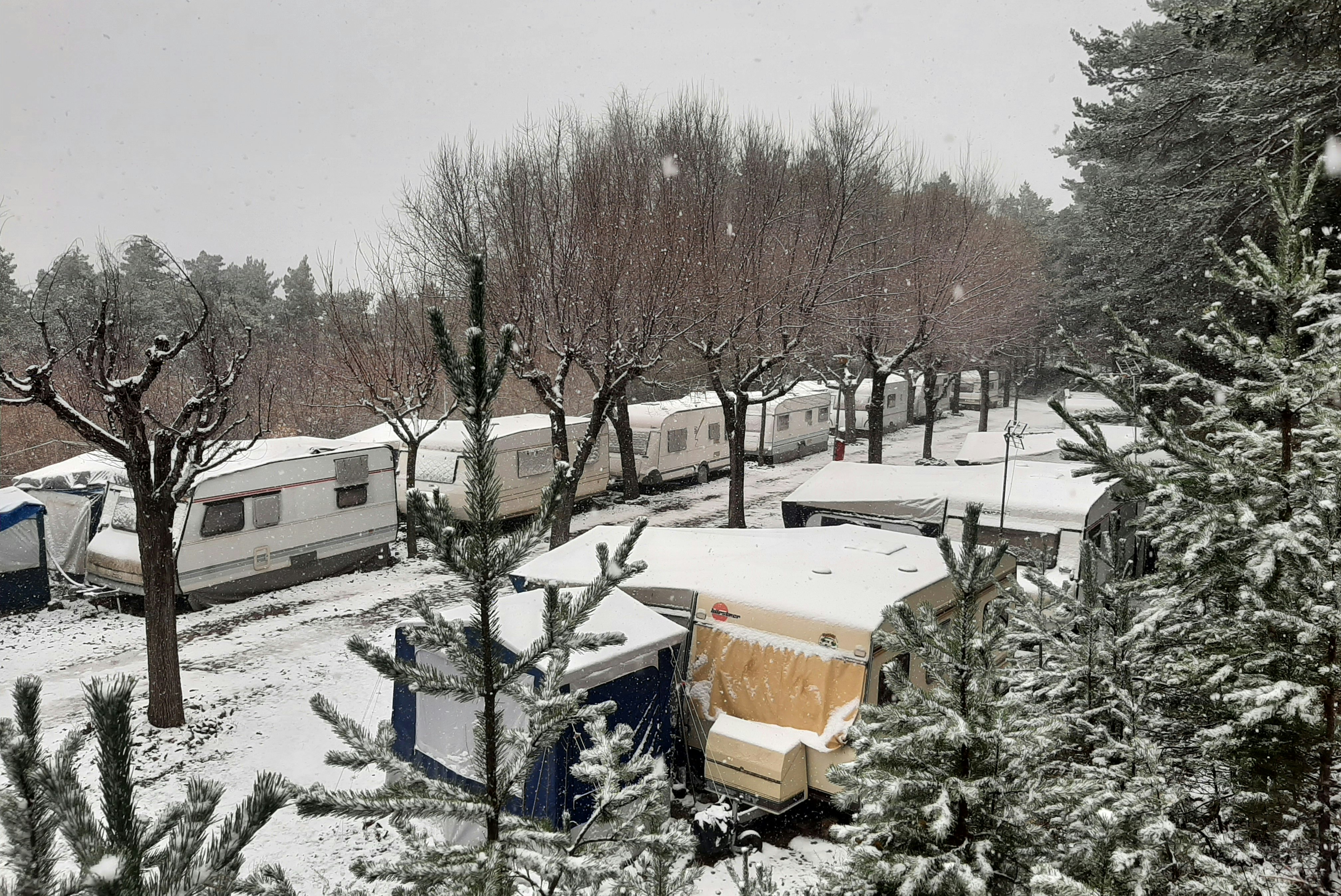 Camping Mirador al Pedraforca - Blick auf die Standplätze im Winter