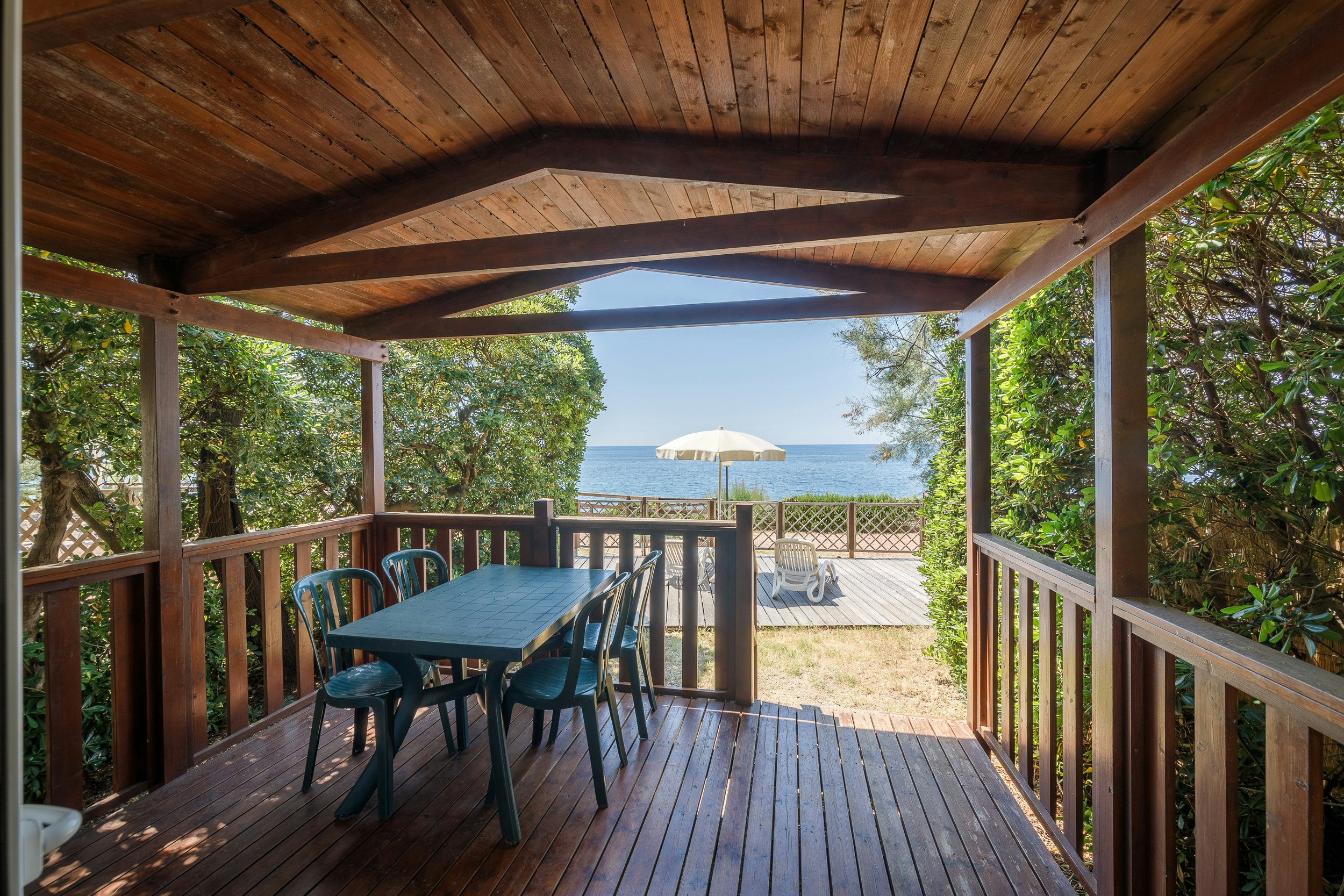 Miramare Village Apartments Camping - Terrasse eines Mobilheims mit Meerblick