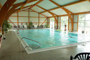 Camping Mitte - Hallenbad auf dem Campingplatz mit Gäste