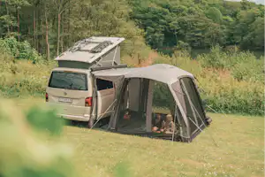 Camp Møns Klint Camping Møns Klint - Blick auf die Standplätze auf der Wiese
