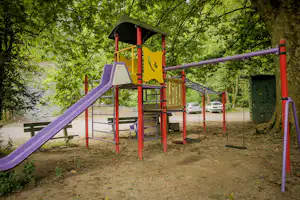 Camping Moli Serradell - Spielplatz vom Campingplatz mit schaukeln und Rutsche