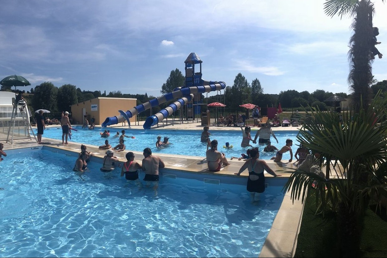 Camping Monaco Parc - Freibad mit Rutschen auf dem Campingplatz