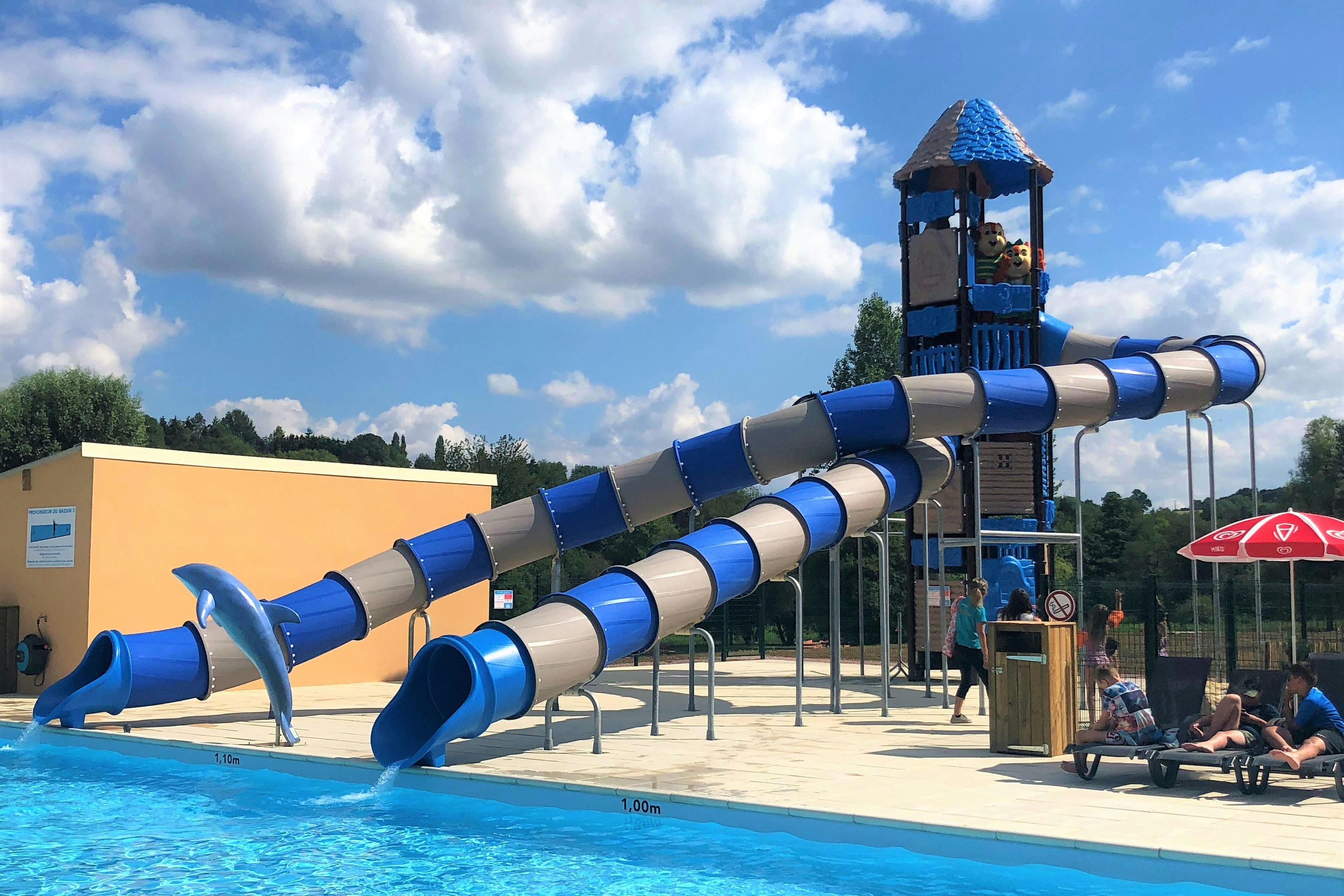 Camping Monaco Parc - Wasserrutschen im Freibad des Campingplatzes