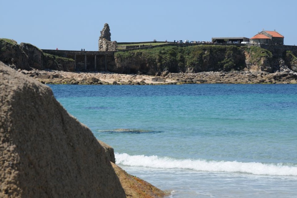 Camping Monte Cabo - Blick auf Festungsanlage am Atlantik in der Nähe vom Campingplatz
