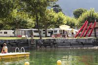 Camping Monte Generoso  -  Ufer am Campingplatz mit Schwimminsel