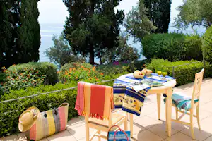 Camping Monti e Mare - Terrasse vom Mobilheim mit Blick auf das Mittelmeer