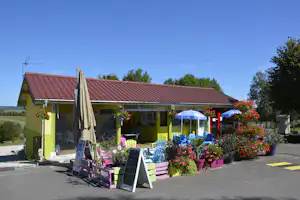 Camping Montmorency - Hauptgebäude des Campingplatzes mit Snackbar und Rezeption