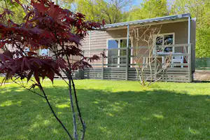 Camping Montorfano - Mobilheim mit Terrasse auf dem Campingplatz