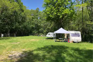 Camping Montorfano - Blick auf die Standplätze auf der Wiese