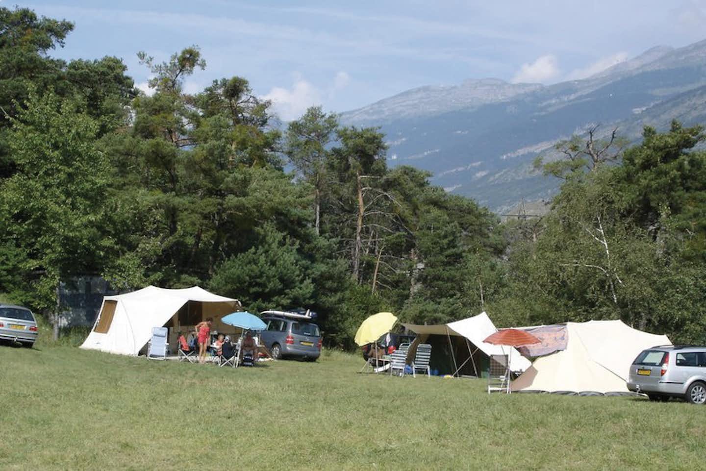 Camping Monument  -  Wohnwagen- und Zeltstellplatz mit Blick auf die Berge