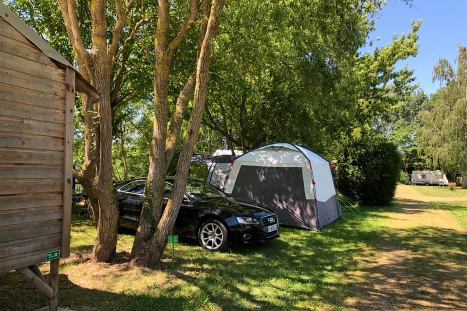 Camping Morédéna - Zeltplatz im Schatten der Bäume