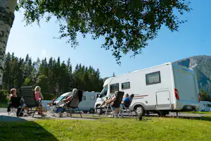 Topcamp Mosjøen - Camper beim Entspannen auf dem Standplatz