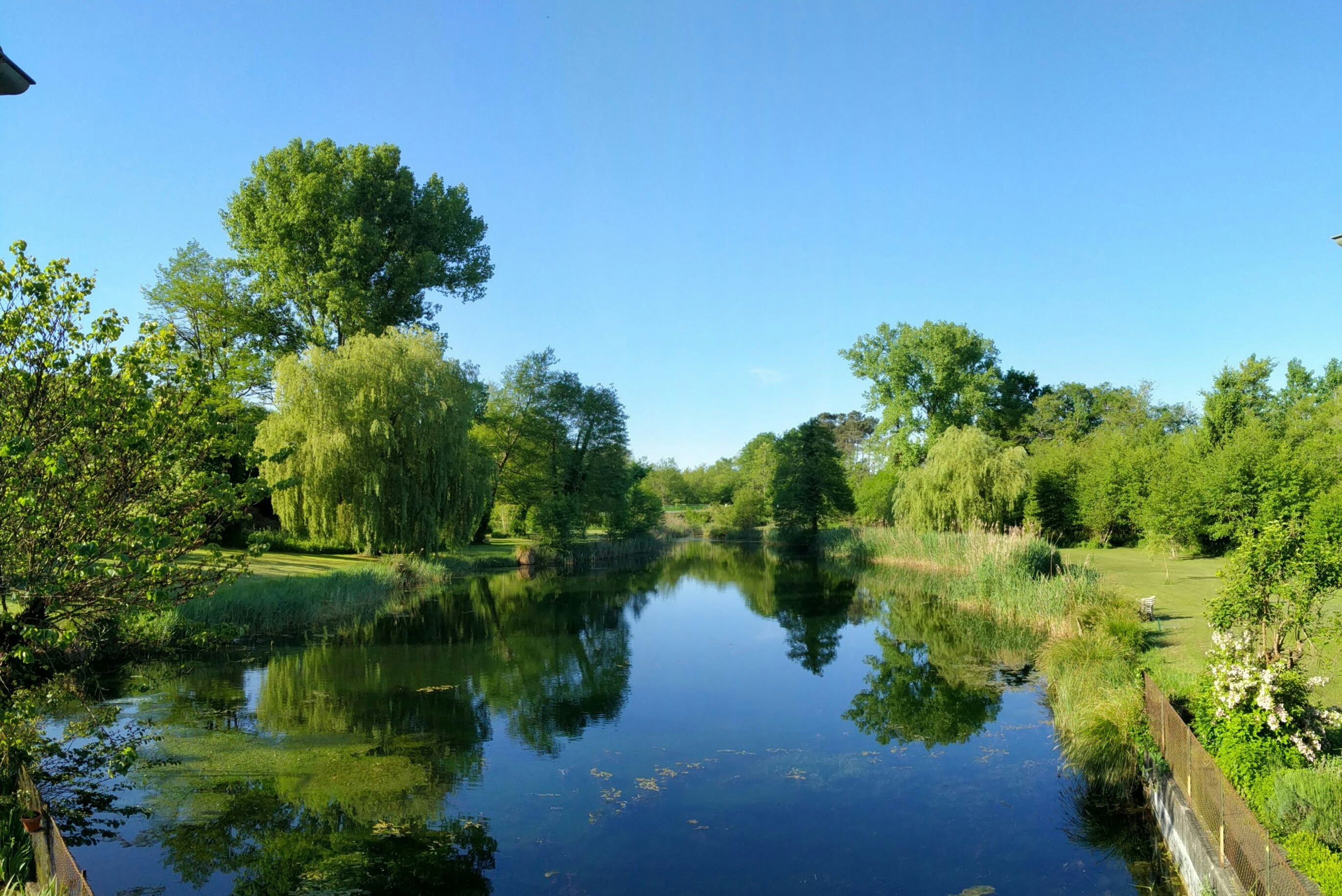Camping Moulin de Campech - Blick auf den See am Campingplatz
