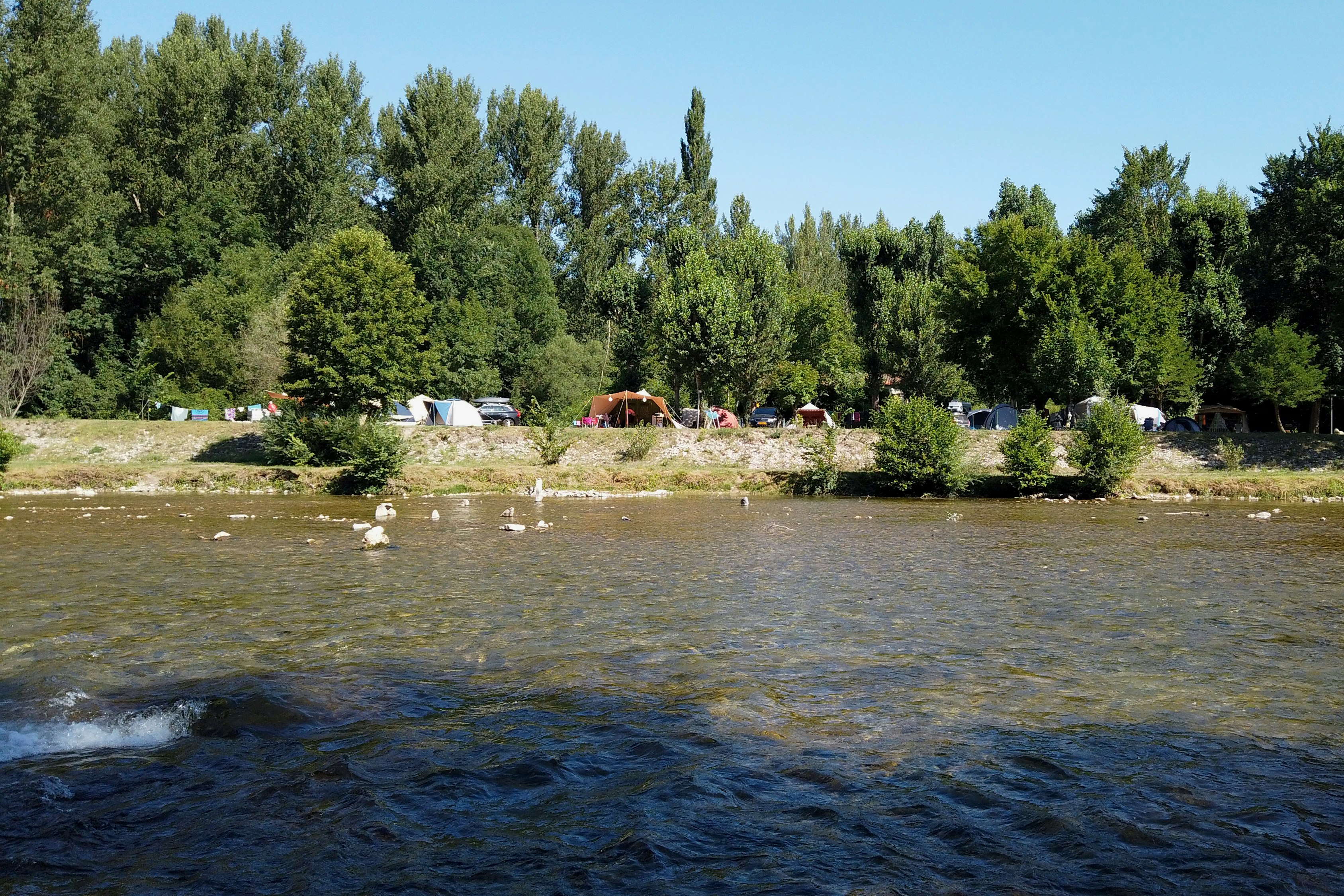 Camping Moulin de la Galinière - Zeltplätze mit Blick auf den Fluss