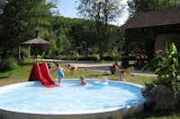 Camping Moulin de Laborde - Kinder beim Spielen im Pool des Campingplatzes