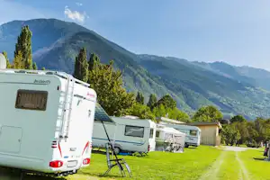 Camping & Schwimmbad Mühleye - Wohnwagen- und Zeltstellplatz mit Blick auf die Berge
