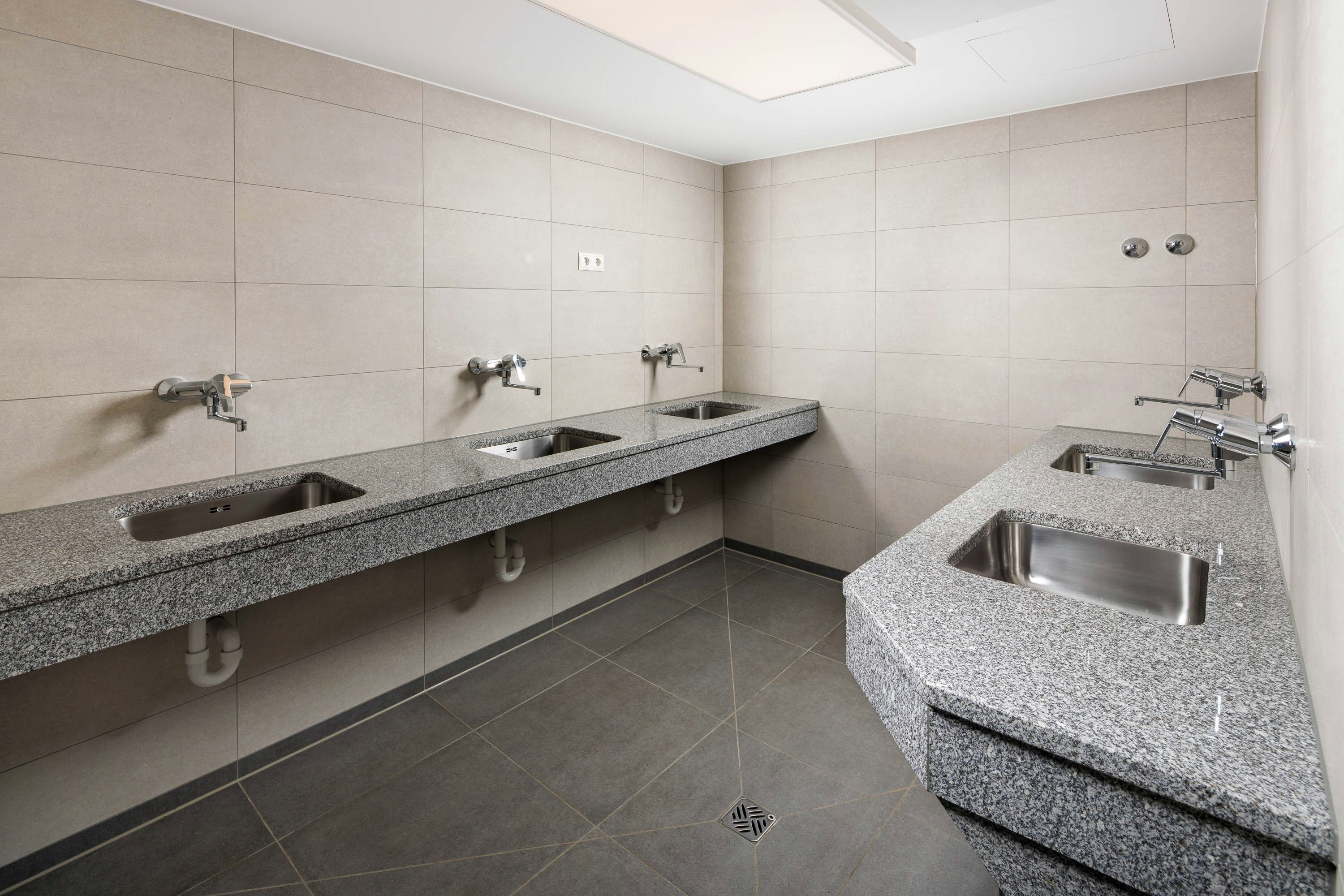 Camping Mühlleiten - Abspülraum mit Waschbecken