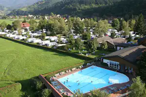 Camping Münstertal - Luftaufnahme vom Campingplatz mit Pool