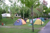Camping Municipal Carballo do Marco  -  Zeltplatz vom Campingplatz auf grüner Wiese
