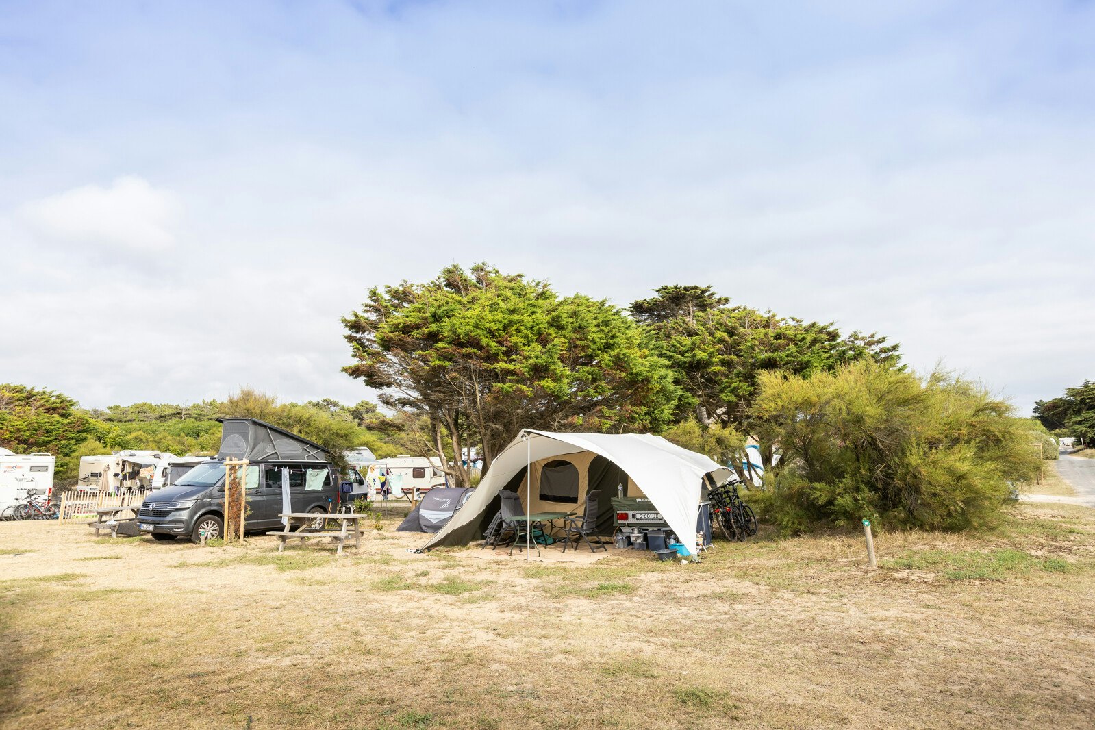 CAMPING LA COMBE À L'EAU - ILE DE RÉ - Standplätze auf dem Campingplatz