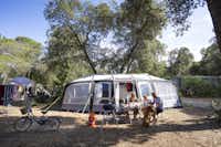 Camping Huttopia Ars-en-Ré - Standplatz mit Familie