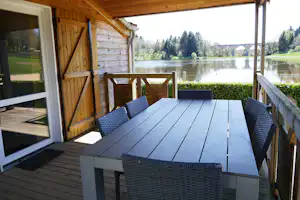 Camping Municipal d' Arfeuille - Mobilheim mit Terrasse am See