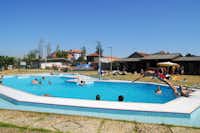 Camping Municipal de Espinho - Gäste liegen am Pool in der Sonne