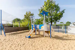 Camping Municipal de la Baie Camping Bel Air Village La Baie - Kinderspielplatz auf dem Campingplatz