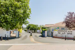 Camping Municipal de la Baie Camping Bel Air Village La Baie - Eingang des Campingplatzes